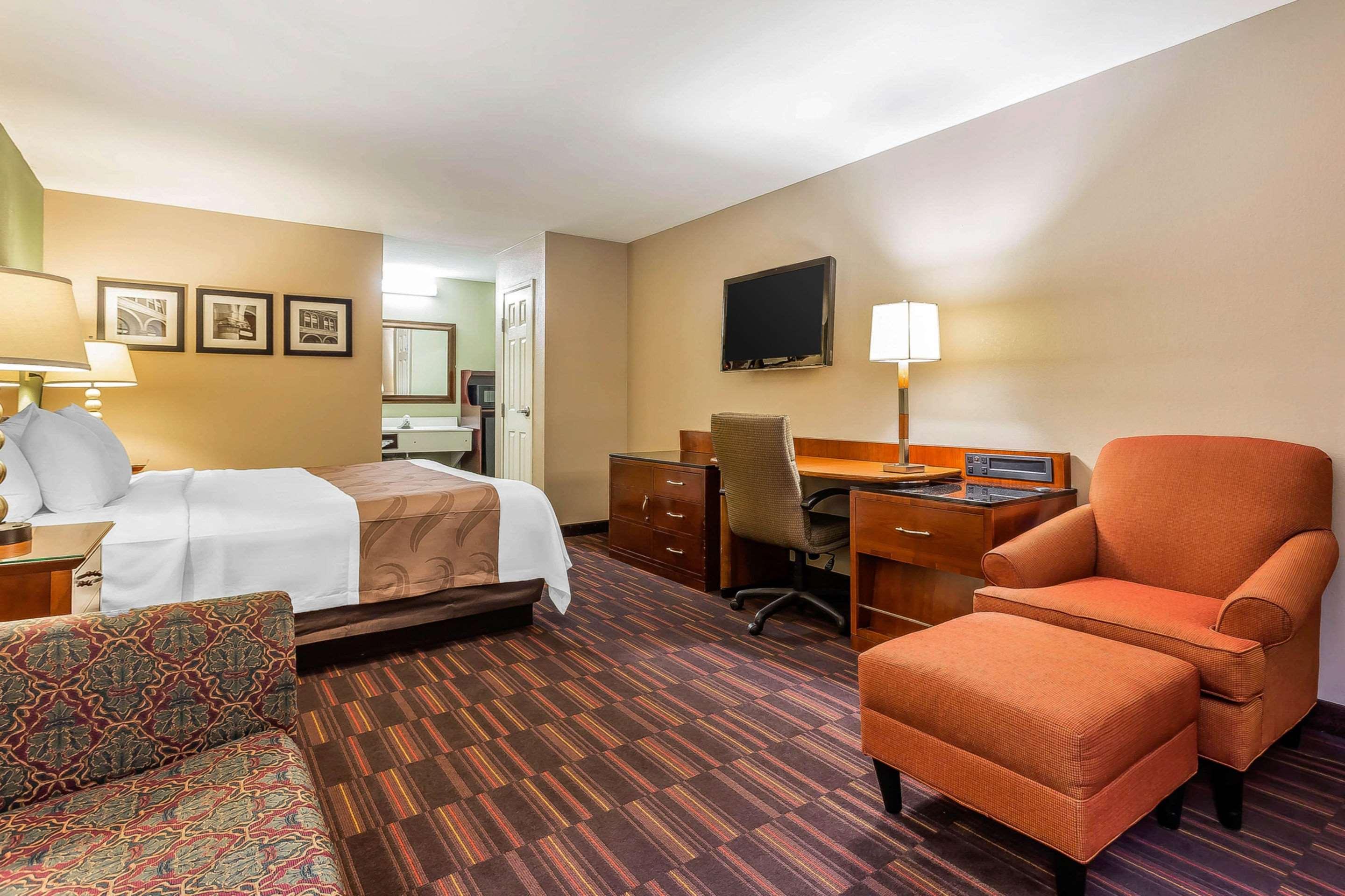 Quality Inn & Suites Near Robins Air Force Base Warner Robins Extérieur photo